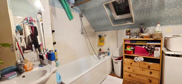 Charmant de 2 pièces à Étampes avec box et une cave.