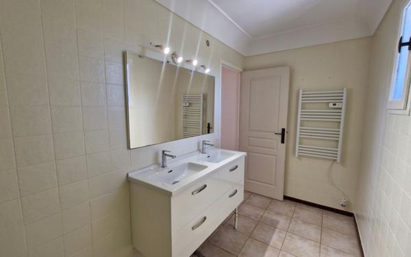 Maison à vendre    5 pièces •  Rochefort-du-Gard