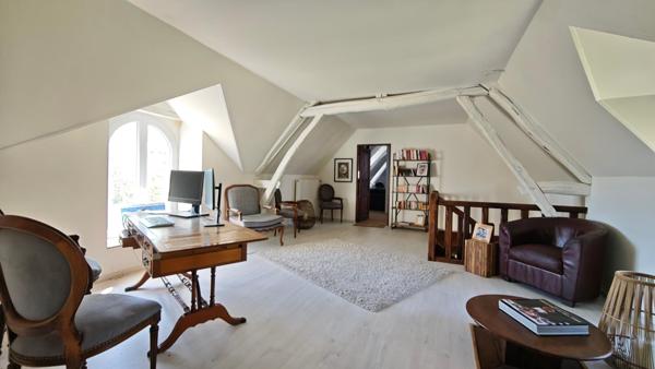 Ancien corps de ferme de 296m² – 5 chambres - À 12 min de Sens