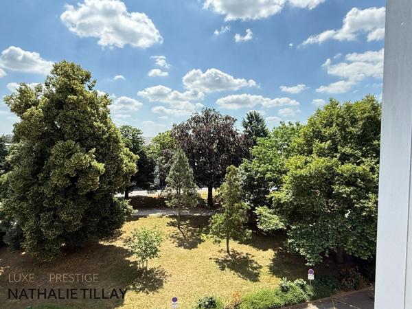 Orleans, Appartement a vendre, rénové avec balcon sud et ascenseur , 2 chambres