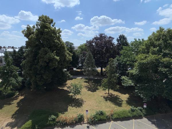 Orleans, Appartement a vendre, rénové avec balcon sud et ascenseur , 2 chambres