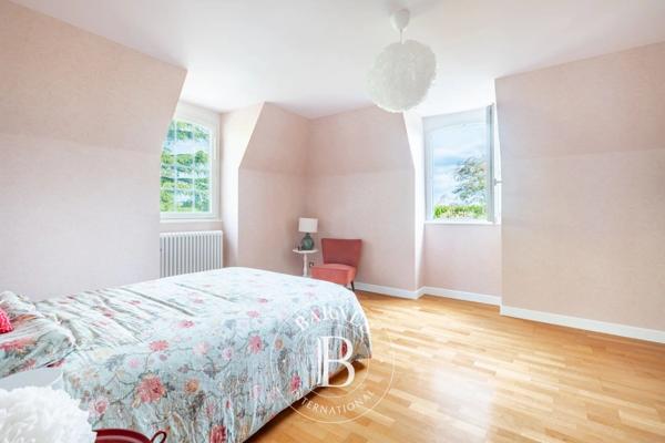 Noisy-le-Roi, Maison 5 Chambres -  215 m² à vendre