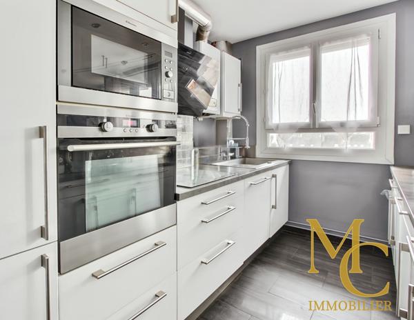 Maurepas (78310) APPARTEMENT / DERNIER ETAGE / CENTRE-VILLE / GARE