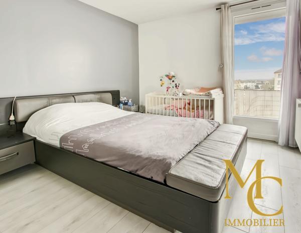 Maurepas (78310) APPARTEMENT / DERNIER ETAGE / CENTRE-VILLE / GARE