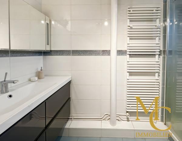 Maurepas (78310) APPARTEMENT / DERNIER ETAGE / CENTRE-VILLE / GARE