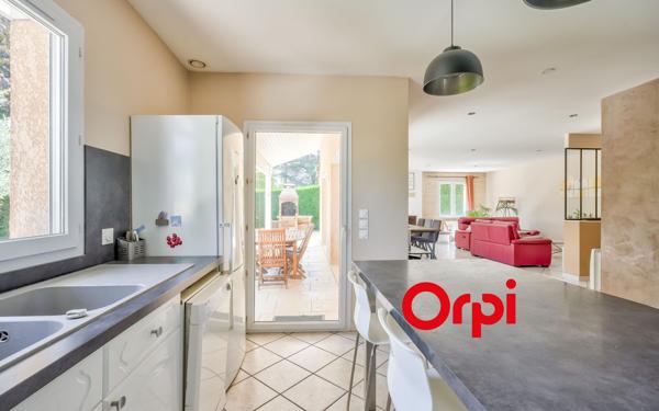 Maison à vendre    6 pièces • 167,30 m2 Grézieu-la-Varenne