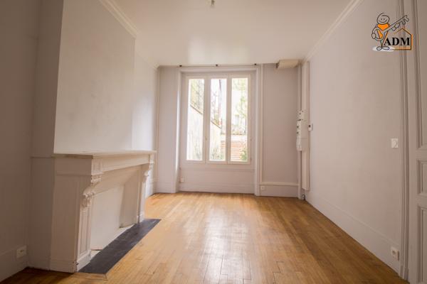 Immeuble
                                                                                                                                                
                                                                                                                                                
                                                                                                                                                
                                                    
                                                                                                                                                                                                                                                                                                                        167  m²                                                                                                                                                                                                         2 etage(s)