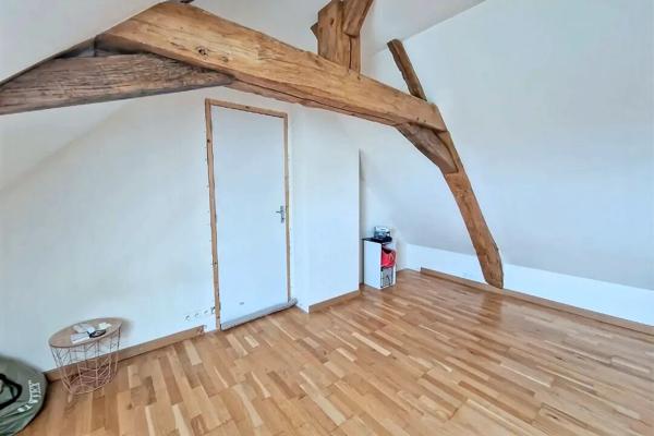 Maison en pierre à Longué-Jumelles