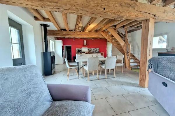 Maison en pierre à Longué-Jumelles