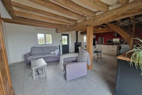 Maison en pierre à Longué-Jumelles