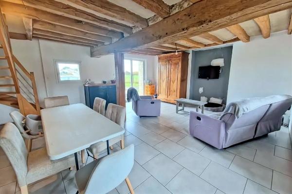 Maison en pierre à Longué-Jumelles