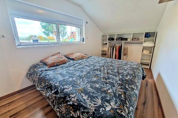 Maison en pierre à Longué-Jumelles