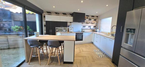 Maison de ville de type  6, avec piscine privative et garage