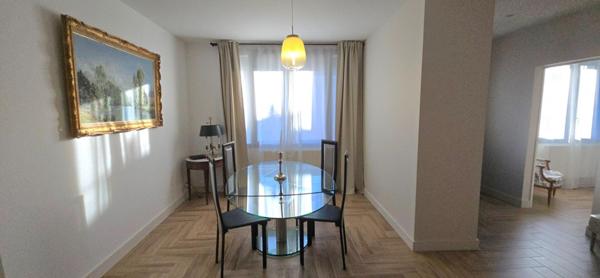 Maison de ville de type  6, avec piscine privative et garage