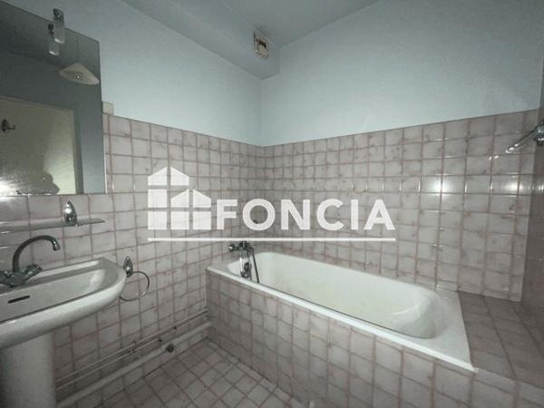 Location Appartement 2 pièces 68 m² - 9 RUE DES CAPUCINS Reims 51100