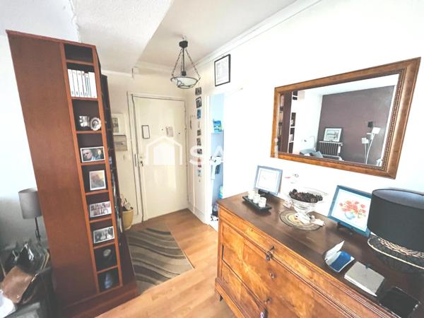 Traversant Est-Ouest, Résidence familiale arborée