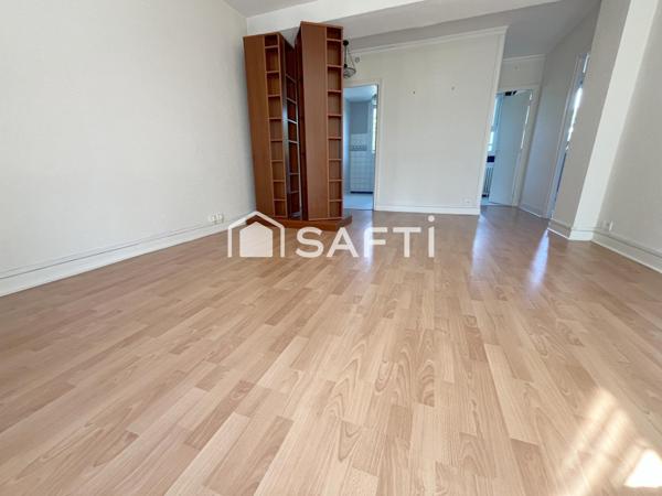 Traversant Est-Ouest, Résidence familiale arborée