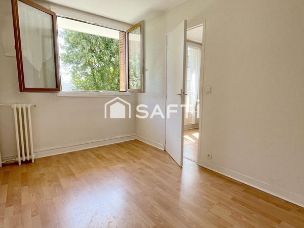 Traversant Est-Ouest, Résidence familiale arborée