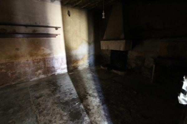Quartier Limoux – Ensemble de bâtiments composé d’un ancien corps de ferme avec garage, le tout à rénover, et