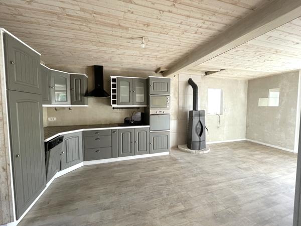 Saint-Étienne (42000) F2 avec jardin et 5 garages Rue Jean Baptiste Ogier vendu loués