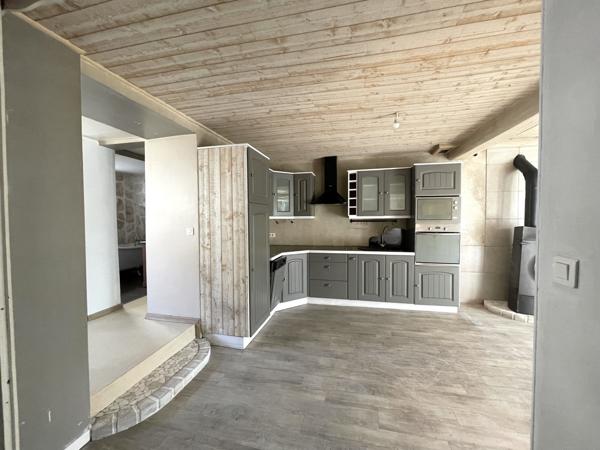 Saint-Étienne (42000) F2 avec jardin et 5 garages Rue Jean Baptiste Ogier vendu loués