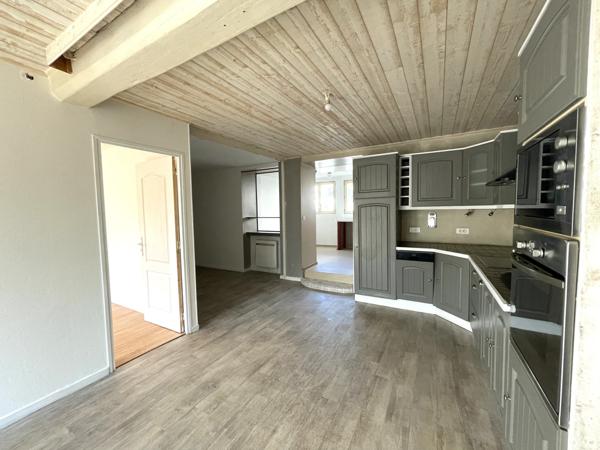 Saint-Étienne (42000) F2 avec jardin et 5 garages Rue Jean Baptiste Ogier vendu loués