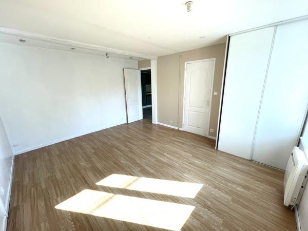 Saint-Étienne (42000) F2 avec jardin et 5 garages Rue Jean Baptiste Ogier vendu loués