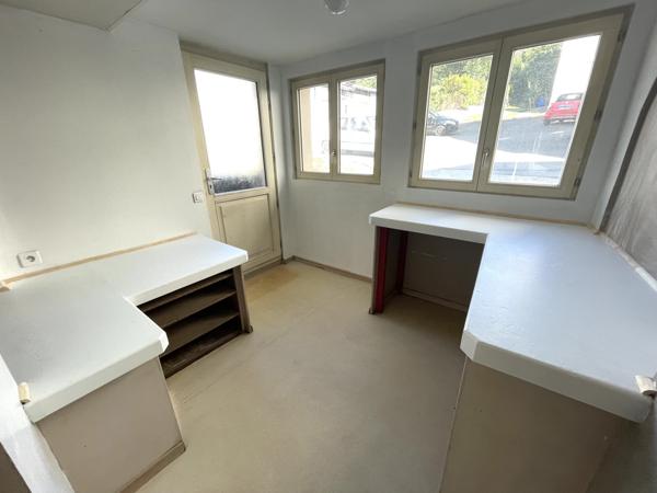 Saint-Étienne (42000) F2 avec jardin et 5 garages Rue Jean Baptiste Ogier vendu loués