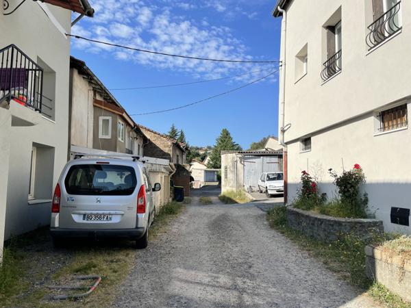Saint-Étienne (42000) F2 avec jardin et 5 garages Rue Jean Baptiste Ogier vendu loués