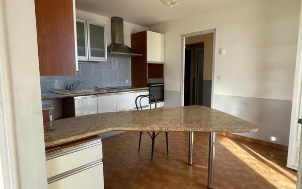 Maison à vendre    5 pièces •  Tulette