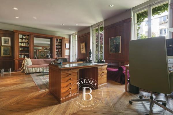 Paris 11ème, Maison 9 Chambres -  423 m² à vendre