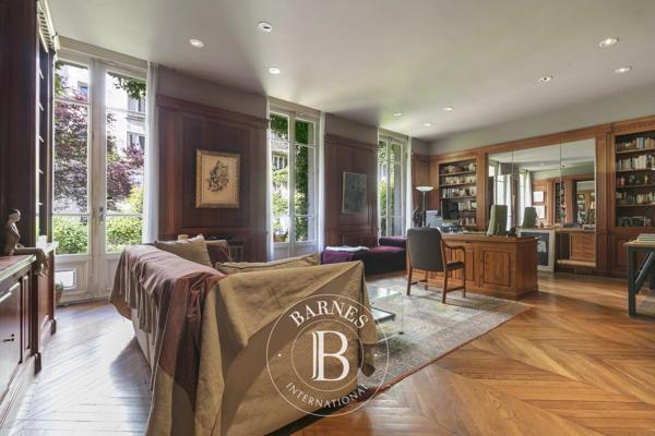 Paris 11ème, Maison 9 Chambres -  423 m² à vendre