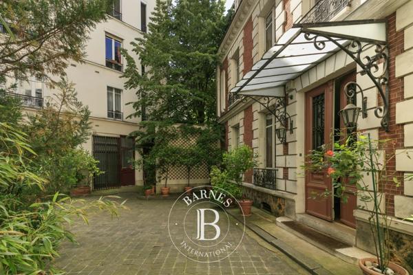 Paris 11ème, Maison 9 Chambres -  423 m² à vendre
