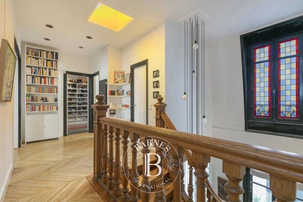 Paris 11ème, Maison 9 Chambres -  423 m² à vendre