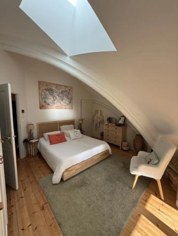 POITIERS- APPARTEMENT DE STANDING DE 128 M²- RESIDENCE DE CARACTERE AVEC ASCENSEUR