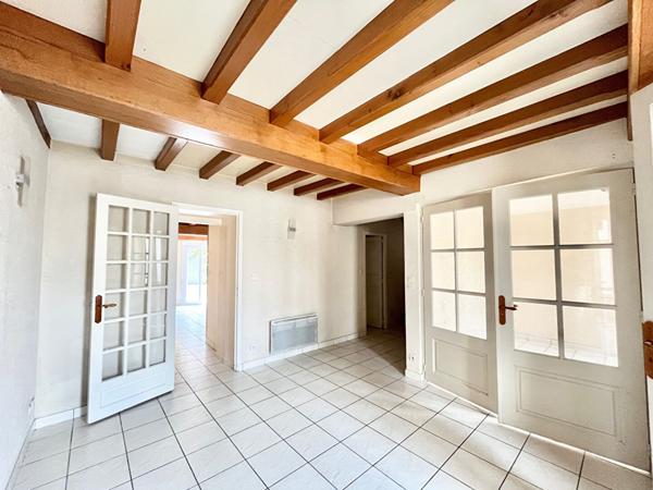 A VENDRE Maison de bourg à Bavent 4 pièce(s) 82.16 m2 - lumineuse - maison en pierre - cour intérieure