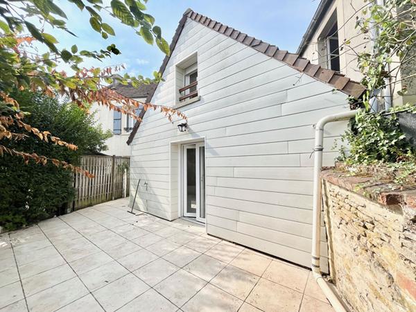 A VENDRE Maison de bourg à Bavent 4 pièce(s) 82.16 m2 - lumineuse - maison en pierre - cour intérieure