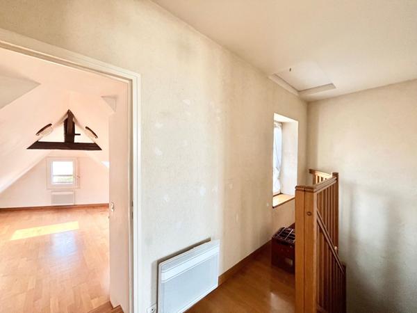 A VENDRE Maison de bourg à Bavent 4 pièce(s) 82.16 m2 - lumineuse - maison en pierre - cour intérieure