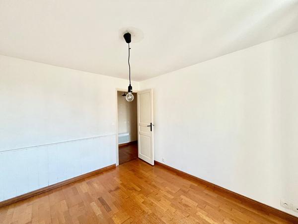 A VENDRE Maison de bourg à Bavent 4 pièce(s) 82.16 m2 - lumineuse - maison en pierre - cour intérieure