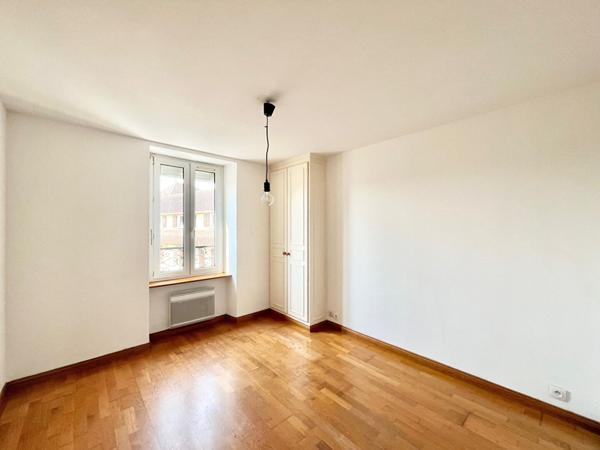 A VENDRE Maison de bourg à Bavent 4 pièce(s) 82.16 m2 - lumineuse - maison en pierre - cour intérieure