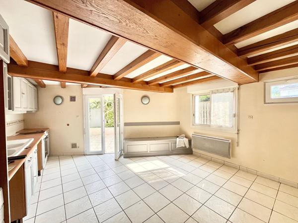A VENDRE Maison de bourg à Bavent 4 pièce(s) 82.16 m2 - lumineuse - maison en pierre - cour intérieure