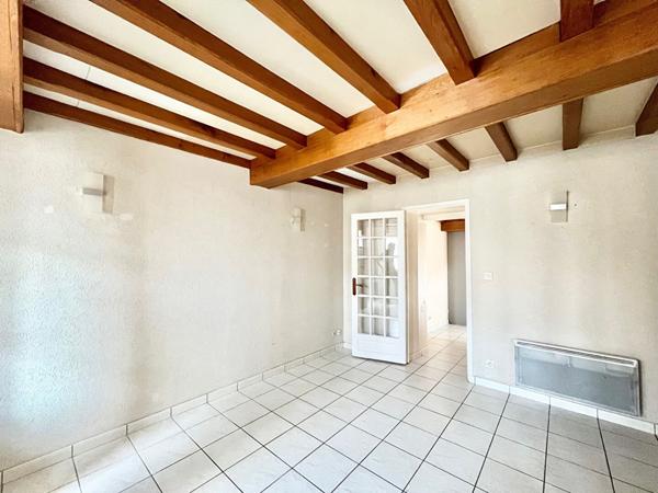 A VENDRE Maison de bourg à Bavent 4 pièce(s) 82.16 m2 - lumineuse - maison en pierre - cour intérieure