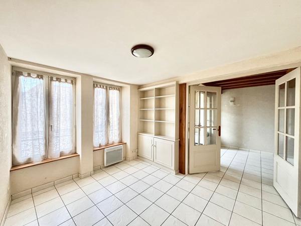A VENDRE Maison de bourg à Bavent 4 pièce(s) 82.16 m2 - lumineuse - maison en pierre - cour intérieure