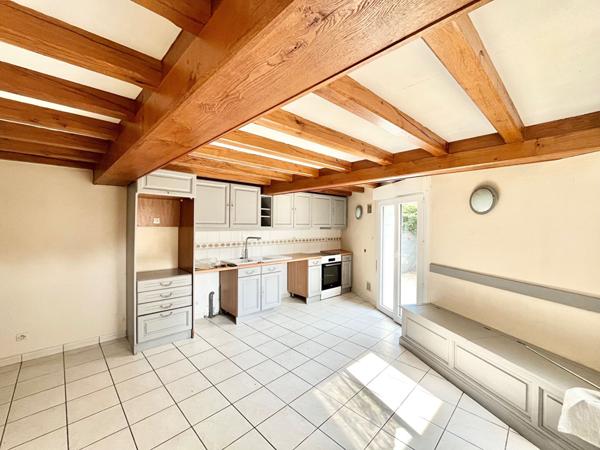 A VENDRE Maison de bourg à Bavent 4 pièce(s) 82.16 m2 - lumineuse - maison en pierre - cour intérieure