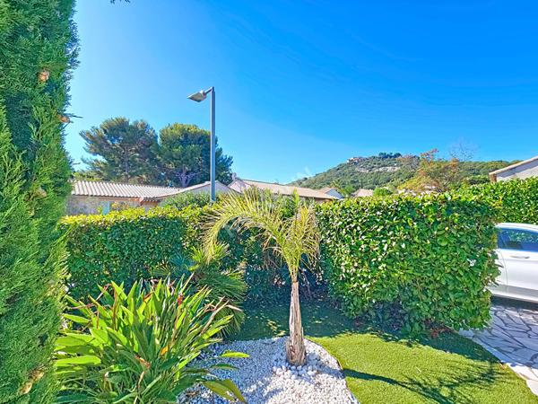 Maison Six Fours Les Plages de 4 pièces en Plain pied