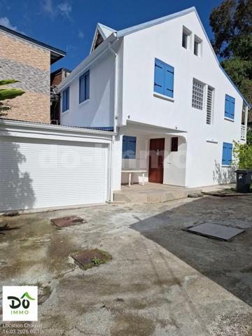 Maison contemporaine  104m 2 LES ABYMES