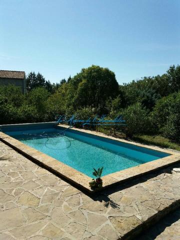 Proche Quissac, maison de plein pied avec piscine sur 4280 m² de terrain