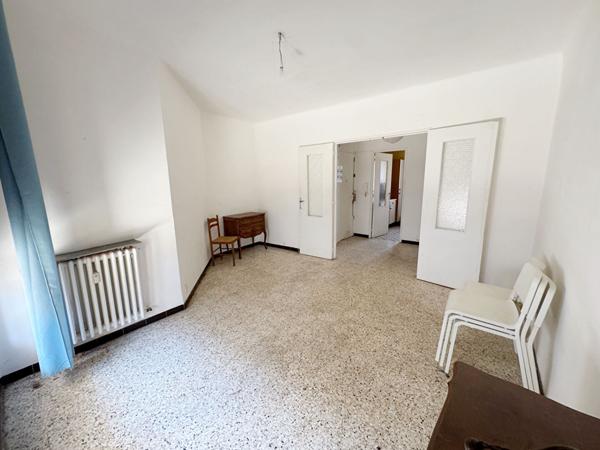 Appartement T3 Hyères centre - Terrasse - Cave - A rénover