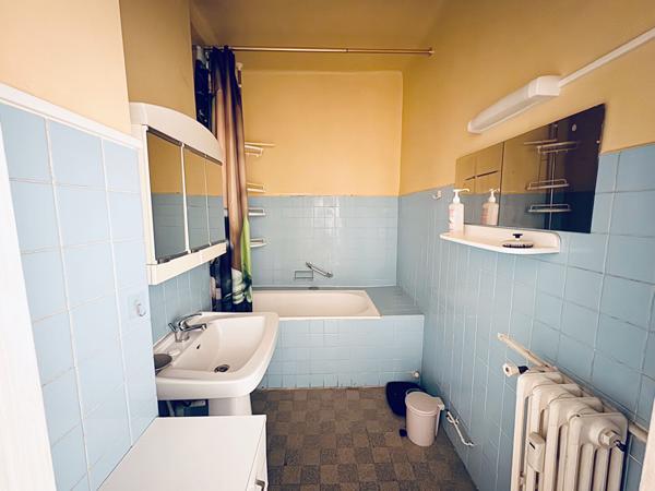 Appartement T3 Hyères centre - Terrasse - Cave - A rénover