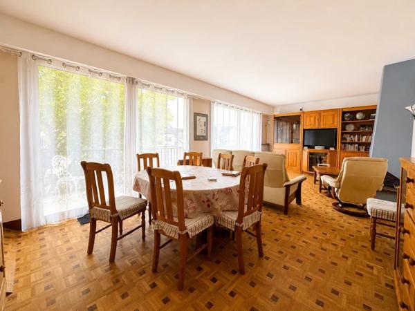 Vente                                                      Maison
                        
                     8 pièces                      223 m2                     à Chambly